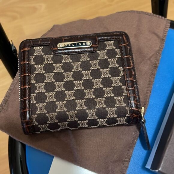 Celineāmacadamāembossedāwallet - Picture 2 of 10